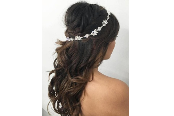 8,627 Bride Hairstyle Crown Royalty-Free Images, Stock Photos & Pictures |  Shutterstock