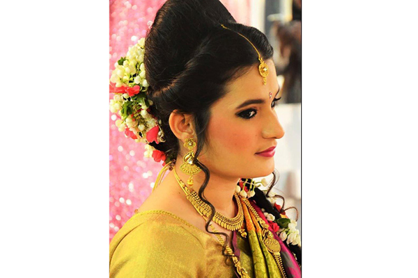 Bengali bridal hair flowers | Indian hairstyles, Wedding hairstyles, Bridal  hair