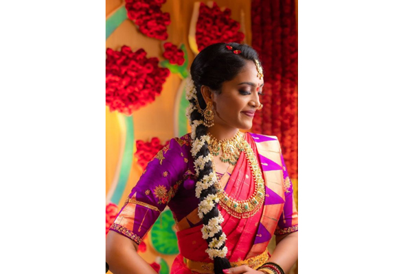 🌹Arreni🌹 Saree draping & flowers @radhamoorthy_bridal Make up and hair  prep: @kayahparashar | Instagram