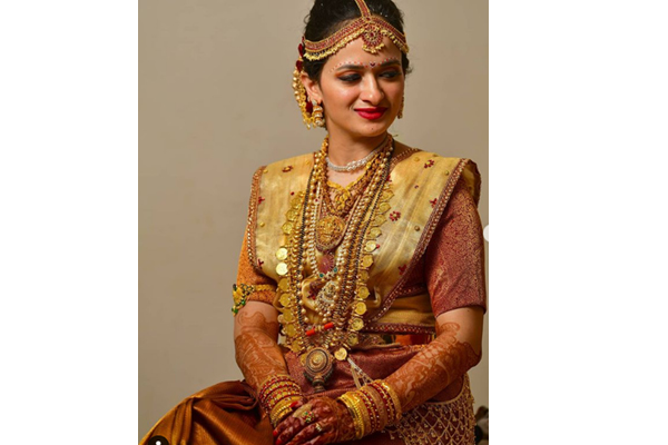 Malayalam Actress Mythili a.k.a. Brighty Balachandran Is A Gorgeous South  Indian Bride In A Gold Saree For Wedding To Sambath