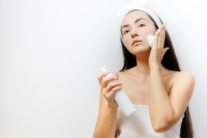 Double Cleansing: What Are Its Benefits and How to Double Cleanse Your Skin 