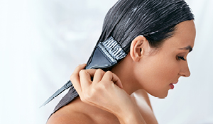 3  बेहतरीन हेयर मास्क जो आपके बालों का फ्रिज़ करे दूर 