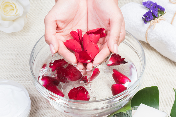 How to use rosewater for hair