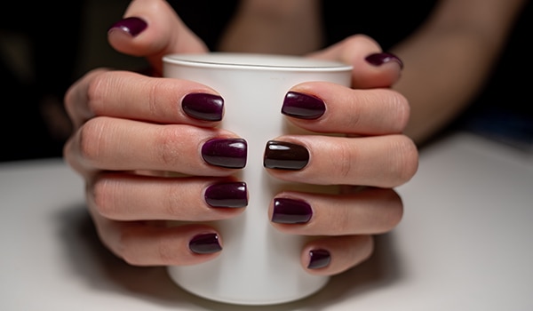 5 cool ways to wear the beguiling burgundy on your nails this season