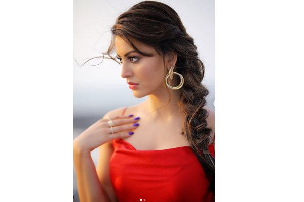 Urvashi Rautela Birthday Special: 5 steal-worthy hairstyles from the stunner