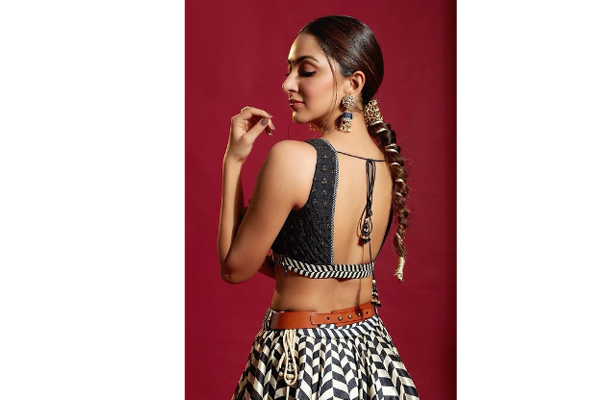 Pin by karthika on .....1 | Blouse design models, Purple skirt, Crop top  wedding dress indian
