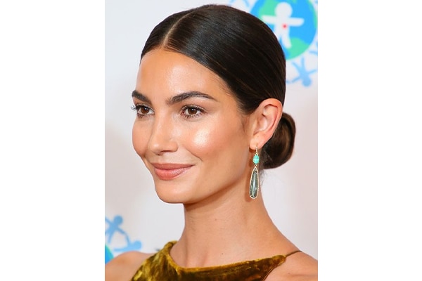Half up messy bun with middle part! Since you all loved the middle par... |  TikTok