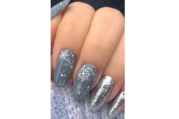 35 Beautiful Winter Nail Designs Shrinking the Season to Your Fingertips | Winter  nails, Winter nail designs, Winter nails tutorials