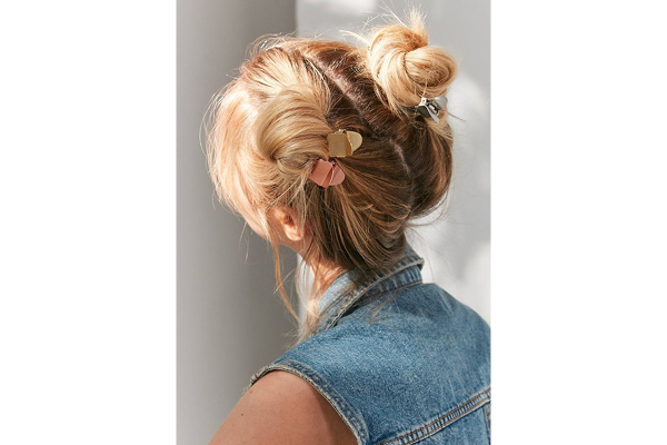 11 Easy Claw Clip Hairstyles to Try In 2021- PureWow