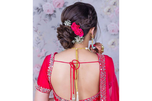 20 Bridal Hairstyles With The Classic Gajras As Accessory | WeddingBazaar