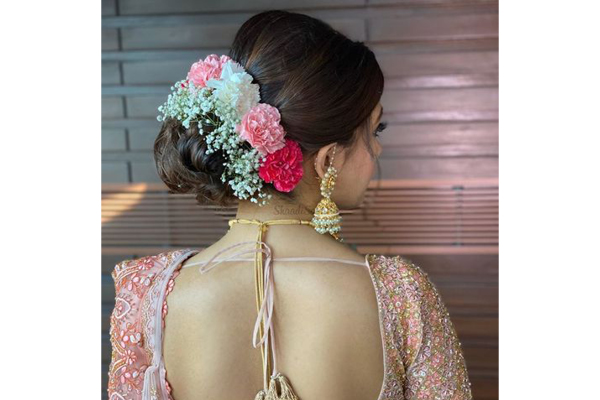 skie blue Artificial Mogra Gajra for Hair Bun: Traditional Elegance with  White Flowers,- Perfect Hair Accessory for Women's Hairstyles, Weddings,  and Festivals (2) : Amazon.in: Beauty