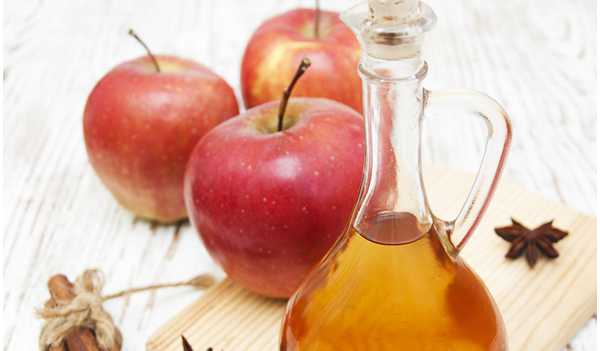 Here Are 7 Ways To Use Apple Cider Vinegar For Dandruff Treatment