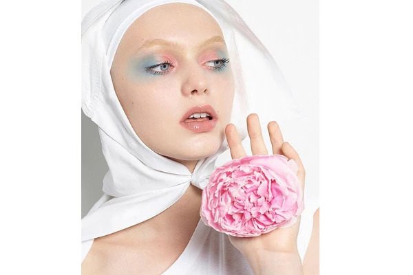pink and blue eyeshadow woman eye make-up