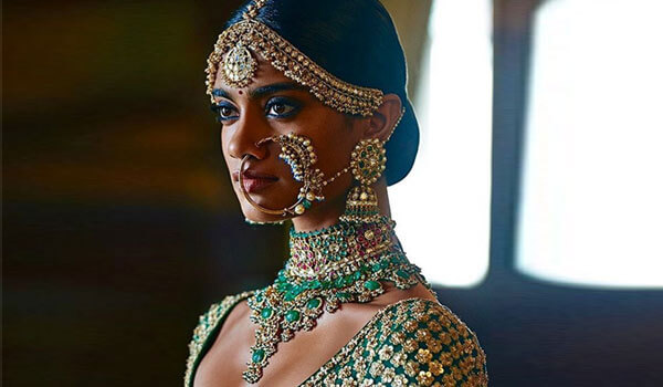 The Story of Solah Shringar: Indian Bridal Jewelry Explained – Timeless  Indian Jewelry | Aurus