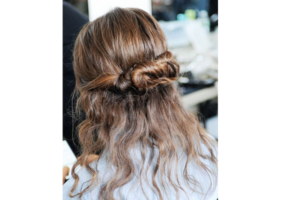 Pretty Half-Up Half-Down Wedding Hairstyles For Brides