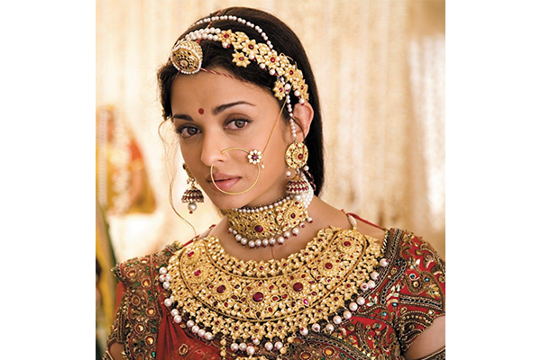 50+ Bridal Hairstyles For Indian Brides This Wedding Season - WeddingWire