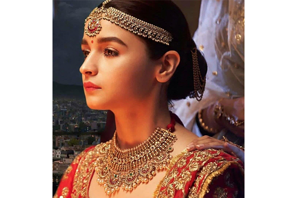 Woman wearing red illusion dress, Aishwarya Rai Jodhaa Akbar Bollywood,  Aishwarya Rai transparent background PNG clipart | HiClipart