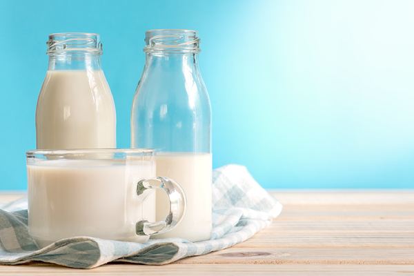 Benefits of milk for skin and how to use it for a glowing face