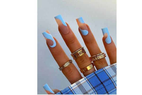5. Golden is the new black nail art