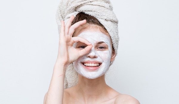 Detoxify your skin at home with this 6-step face clean up!