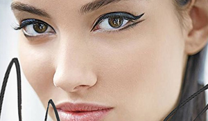 How to create the double-winged eyeliner