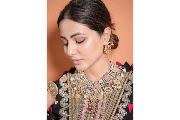 Get the look: Hina Khan’s striking nude makeup look