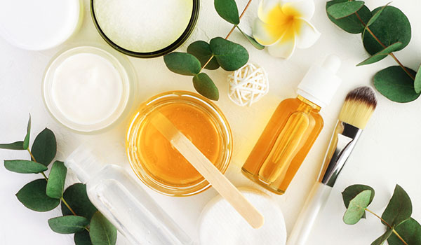 4 REASONS WHY HONEY IS THE MAGIC POTION FOR DRY SKIN