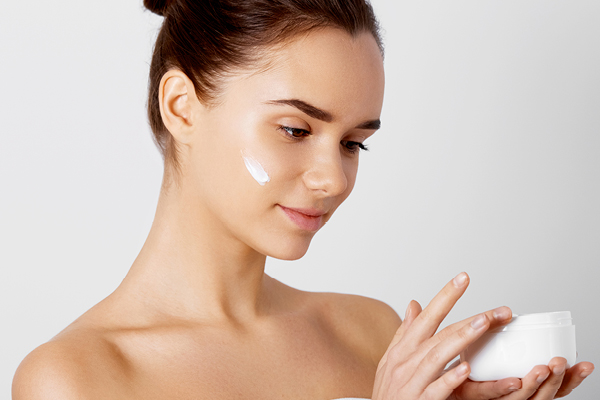 How to apply moisturiser