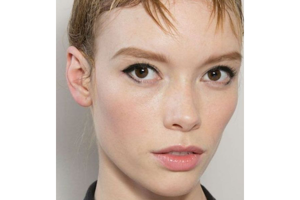 How to recreate the puppy eyeliner trend