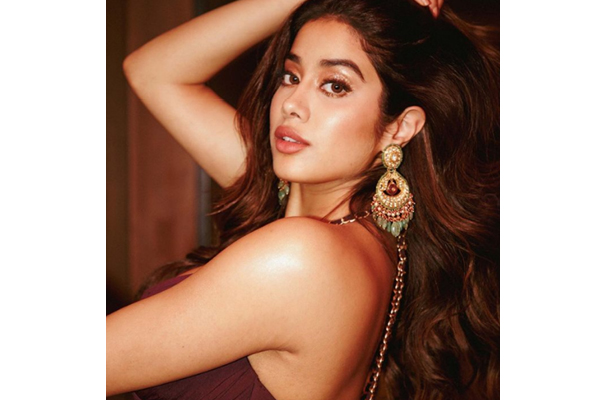 Jhanvi Kapoor wows us with her fashion files
