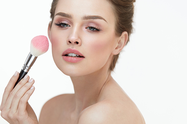 How to use a blush to contour your face