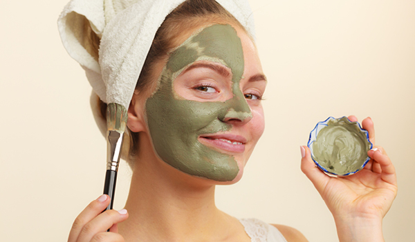 A guide on how to use a clay mask and its many benefits