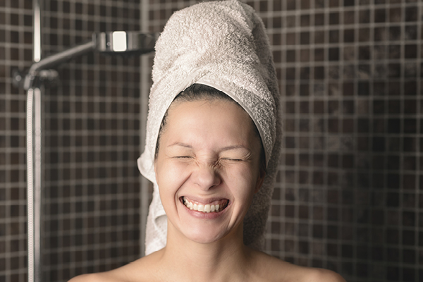 What is the best way to clean microfiber towels for hair?
