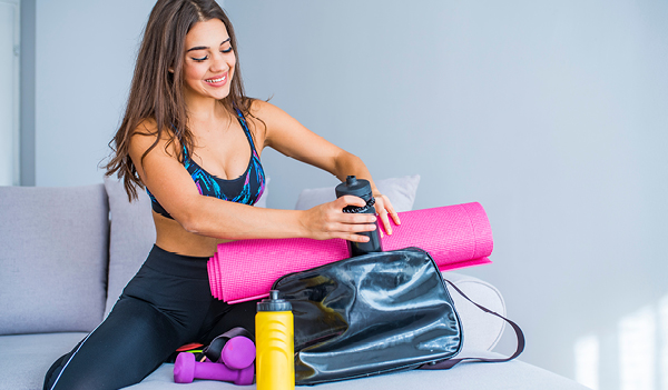Wanna know what skincare must-haves are in our gym bag? Swipe to
