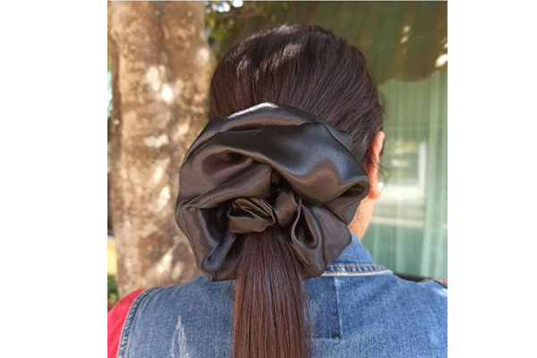 05. XL scrunchie ponytail