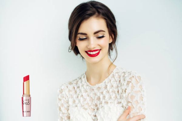 How to Choose Between Lipstick or Lip Gloss