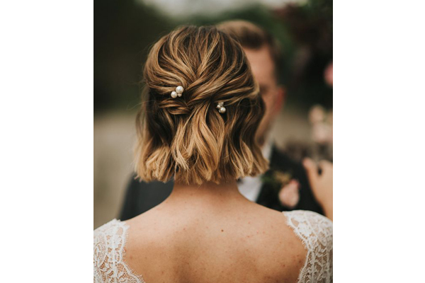 15 Best Bridal Hairstyles For Short Hair: From 'Chand Choti', Wavy Bob To  Partly-Braided Hairdo