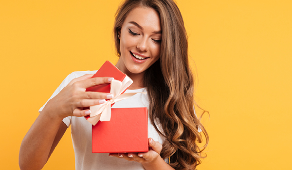 6 Best Christmas Gifts For Women in 2023 - Accessorize India