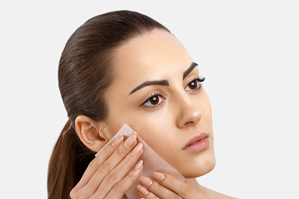 5 oily skin problems and how to deal with them