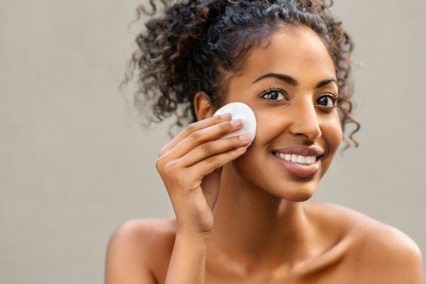 Four Impressive Safflower Seed Oil Benefits for Skin & Beauty