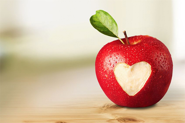 Apple benefits for skin: an apple a day keeps dull skin away!