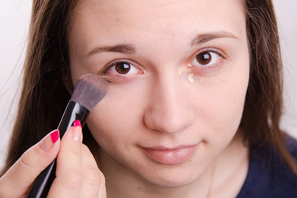HOW TO KEEP YOUR UNDER EYE CONCEALER FROM CREASING