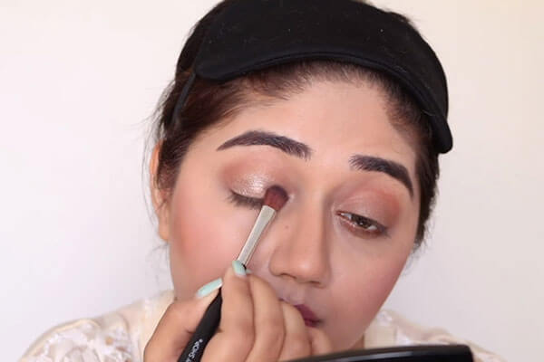eye makeup by applying lakm%C3%A9 mascara
