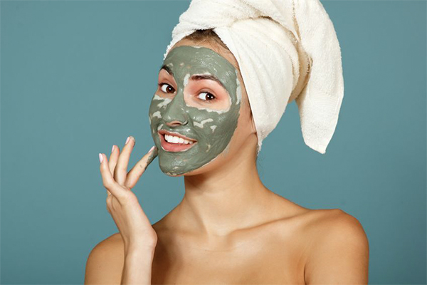 benefits and drawbacks of clay masks for skin