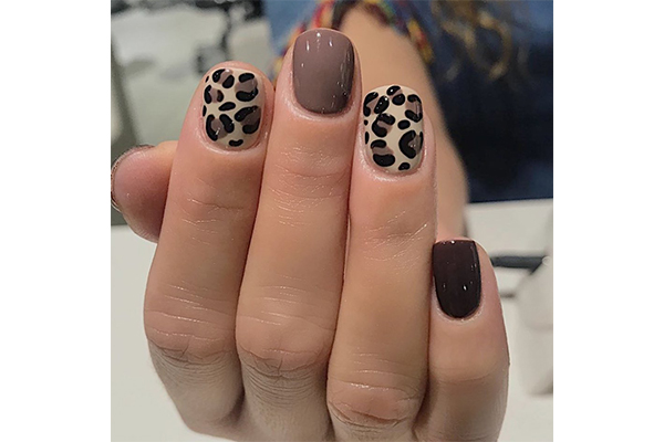 Mismatched animal print nail designs 2020