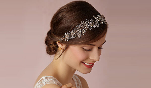 Current Fixation: Glimmering Chand Chotis For A Chic Bridal Hairstyle |  WedMeGood