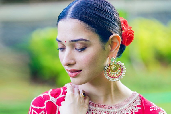 Durga puja makeup look🤍❤️ #pujalook #durgapuja #makeup #makeuptutoria... |  TikTok