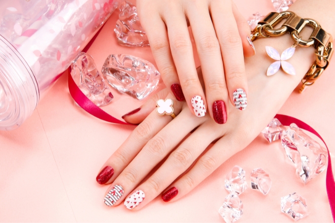 Simple Nail Art Designs To Try in 2024