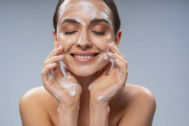 Facewashes That Break the Oil Spell for Oily Skin  