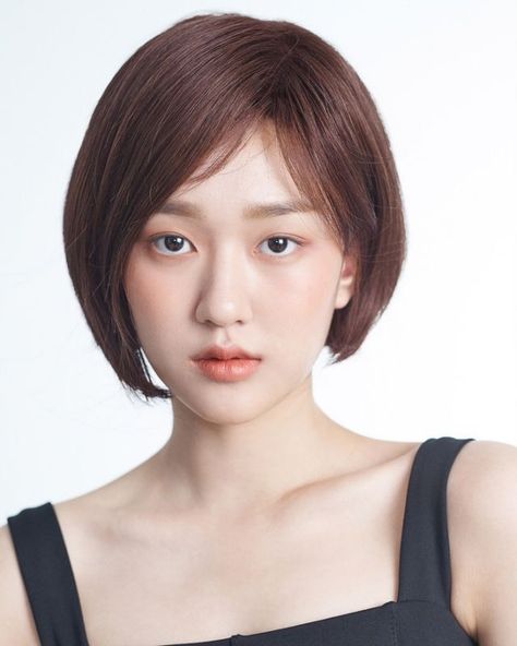 30+ Cute Short Hair with Bangs Korean Style : Milk Tea Bixie Cut with Bangs